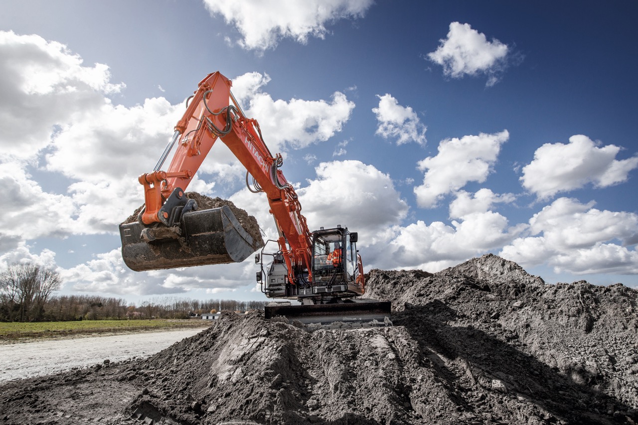 Hitachi Excavtor ZX225 for Hire with Green Power